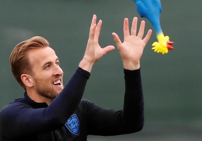 Harry Kane jugará contra España con unas botas doradas en honor a su Mundial