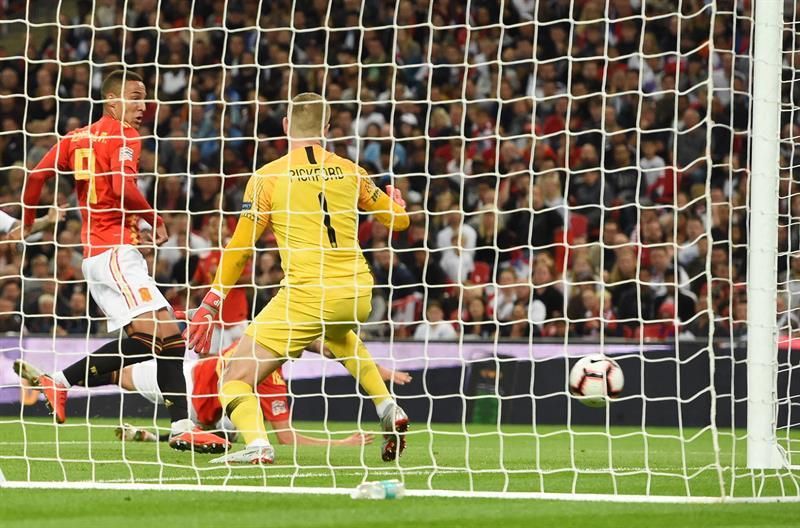 España hace historia en Wembley; Suiza se pasea ante Islandia