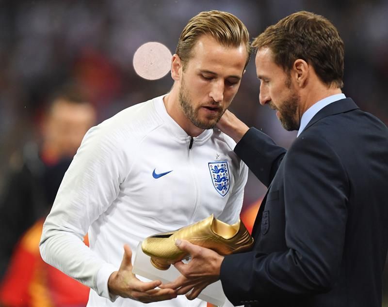 Kane recibe la bota de oro del Mundial antes enfrentarse a España - Estadio