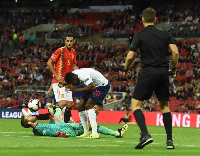 España hace historia en Wembley; Suiza se pasea ante Islandia
