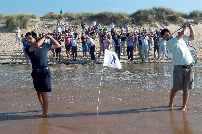 La PGA homenajea a Seve en la playa de Somo, donde empezó su idilio con el golf