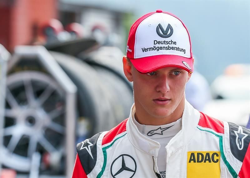 El hijo de Schumacher tiene "la puerta abierta" en Ferrari, según Arrivabene
