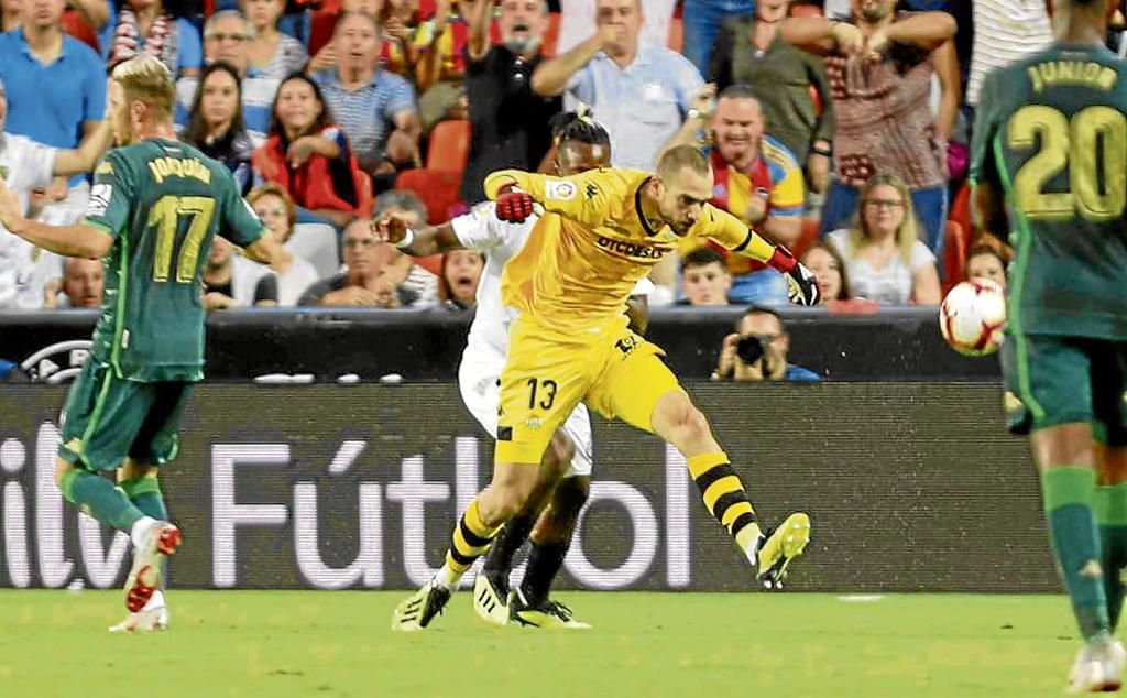 Cerrojazo al portal de Pau López