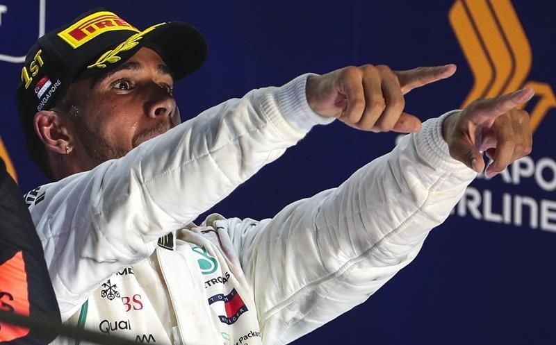 Hamilton acelera hacia su quinto Mundial