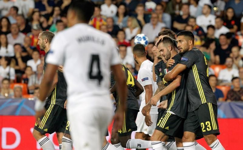 Valencia 0-2 Juventus: Dos penaltis tras la expulsión de Cristiano dan el triunfo a los italianos