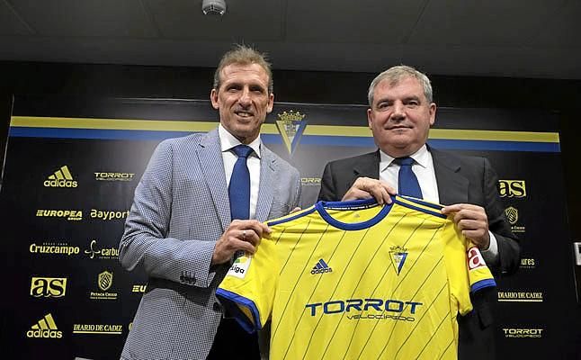 El primer fichaje de Arias en el Cádiz, un ex del Sevilla