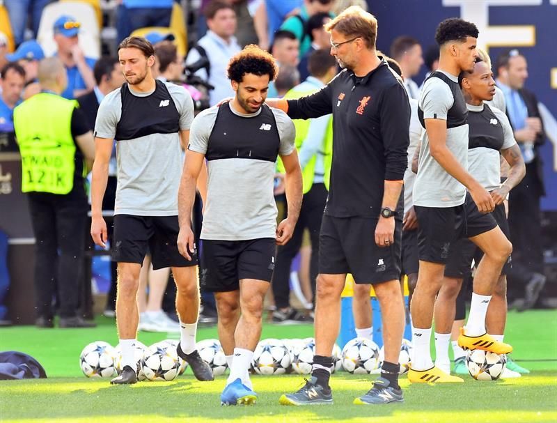 Klopp apoya a Salah y confirma el buen estado de Firmino