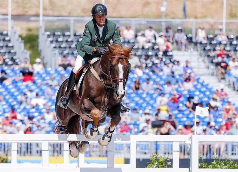 El brasileño Veniss se retira en la final de saltos por lesión de su caballo