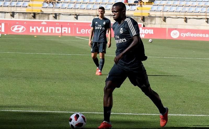 Vinicius deja el toque mediático y su enorme calidad en el 'Reino de León'