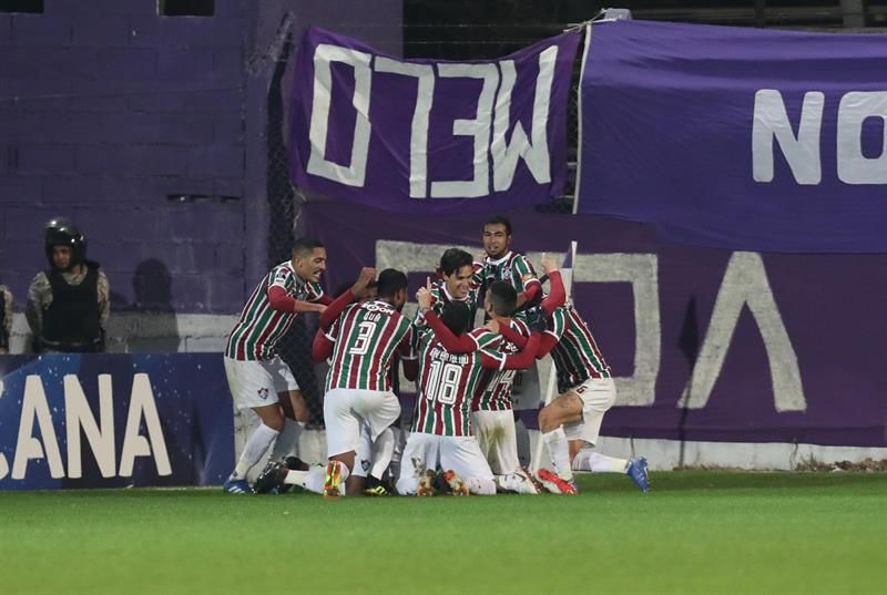 Fluminense vence al Chapecoense y sigue entre los diez primeros de la liga brasileña