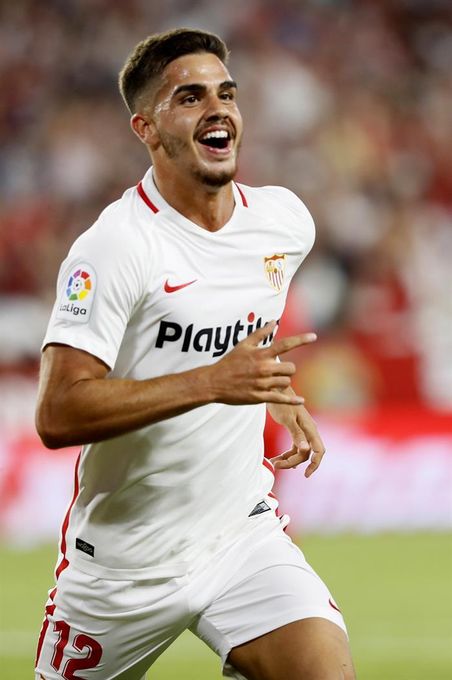 El Sevilla golea (3-0) al descanso con tantos de André Silva y Ben Yedder