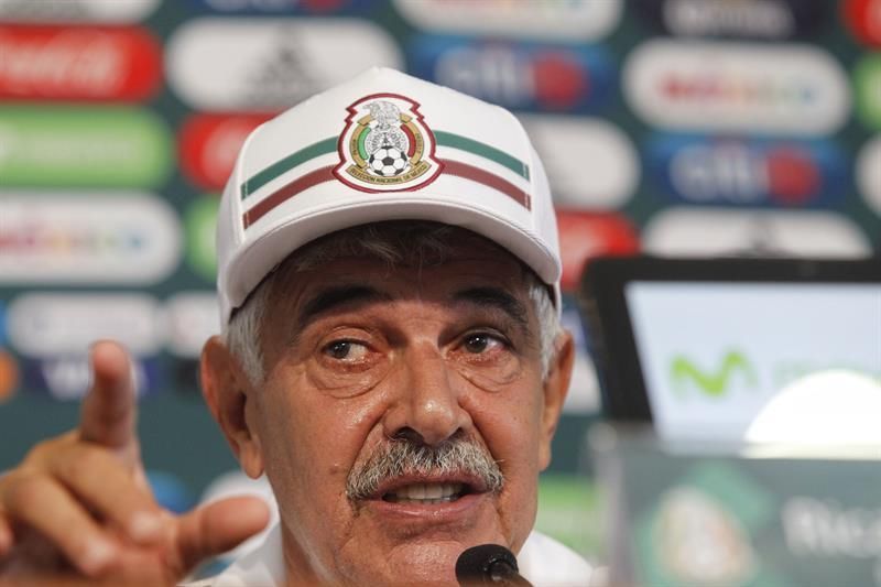 'Tuca' Ferretti seguirá como seleccionador de México por cuatro partidos más