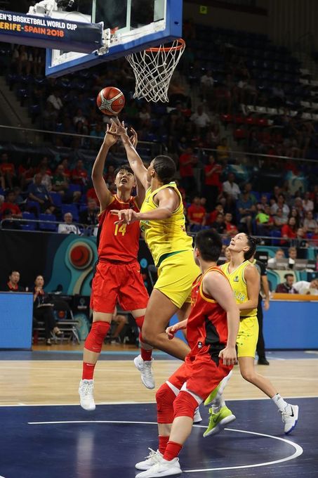 Liz Cambage, el faro que guía a Australia