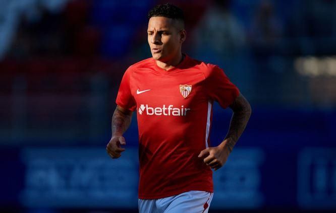 Arana: "El míster me está dando minutos y me siento bien"