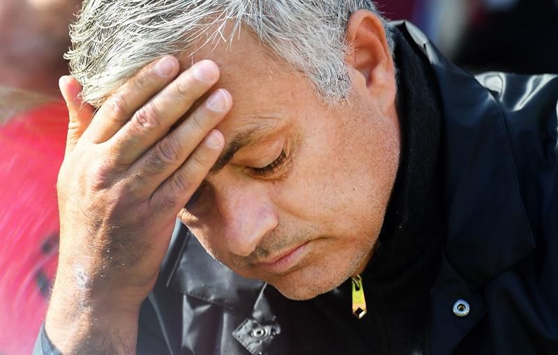 Mourinho se queja del árbitro y clama que su equipo necesita "un reinicio"
