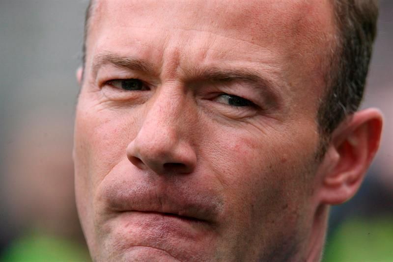 Shearer ataca a Pogba: "No puede ni atar las botas de las leyendas del United"
