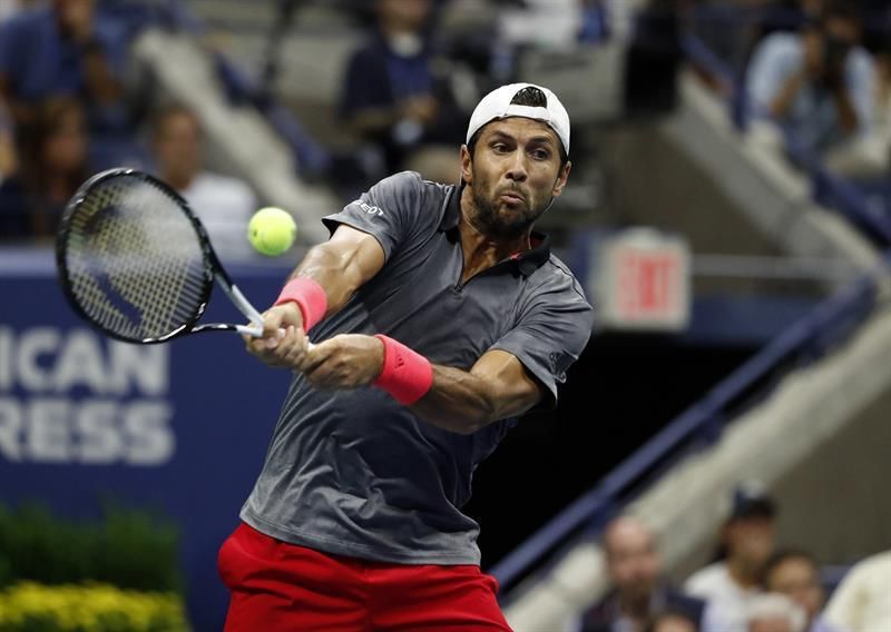Verdasco pasa a la segunda ronda de Pekín tras vencer a un combativo Monfils