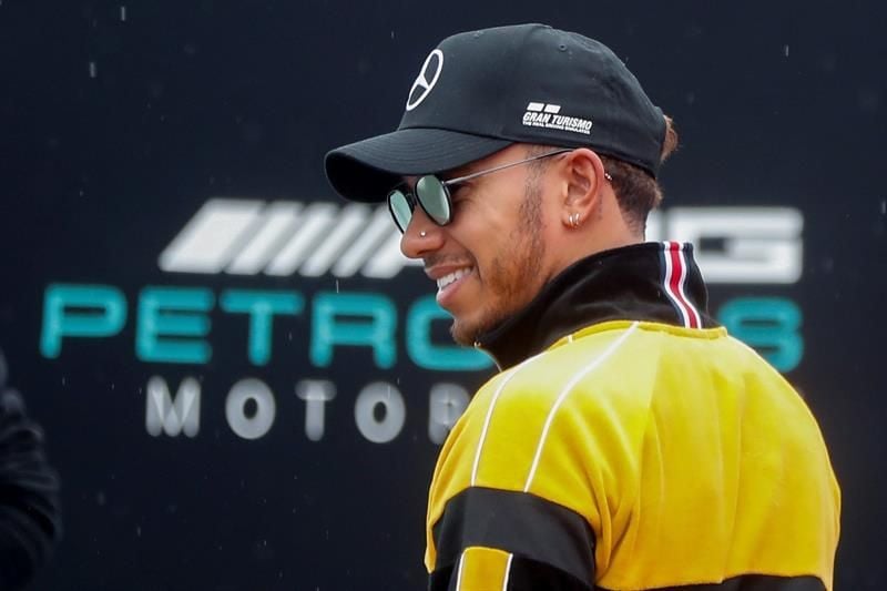 Hamilton domina primera sesión de entrenamientos en Japón, con Vettel quinto