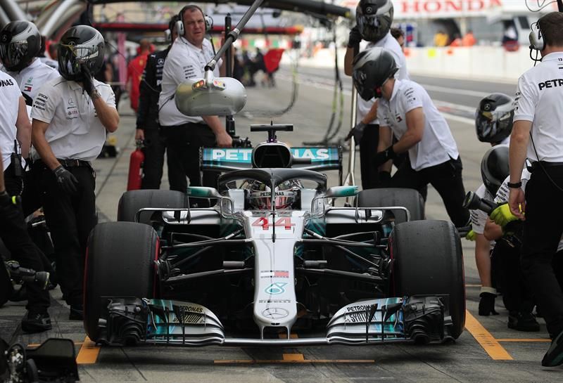 Hamilton firma su 'pole' número 80 y Vettel saldrá octavo en Suzuka