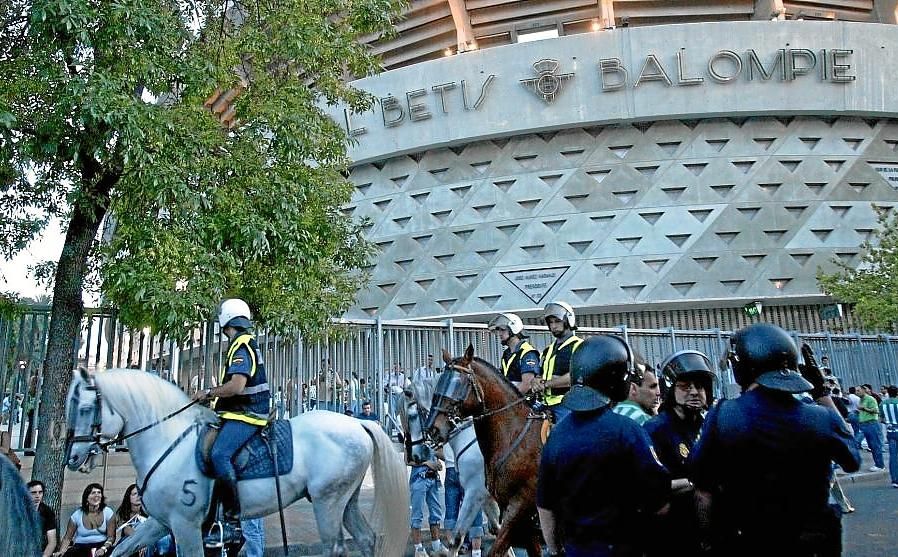 Más de 900 efectivos de seguridad para el España-Inglaterra en Sevilla