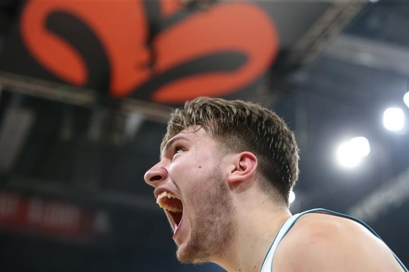 Doncic, máximo anotador de Dallas en la victoria sobre Filadelfia
