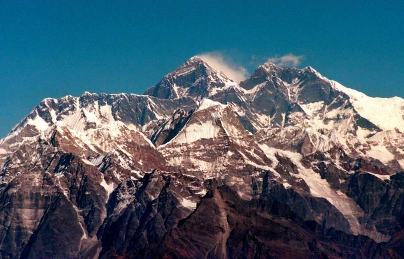 Al menos 8 excursionistas muertos y uno desaparecido en una tormenta en Nepal