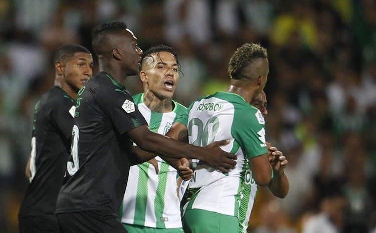 El Nacional investigará la pelea de dos de sus futbolistas en pleno partido