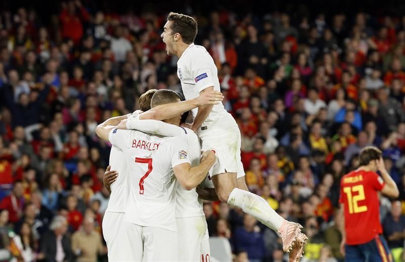 2-3: Inglaterra devuelve el golpe a España