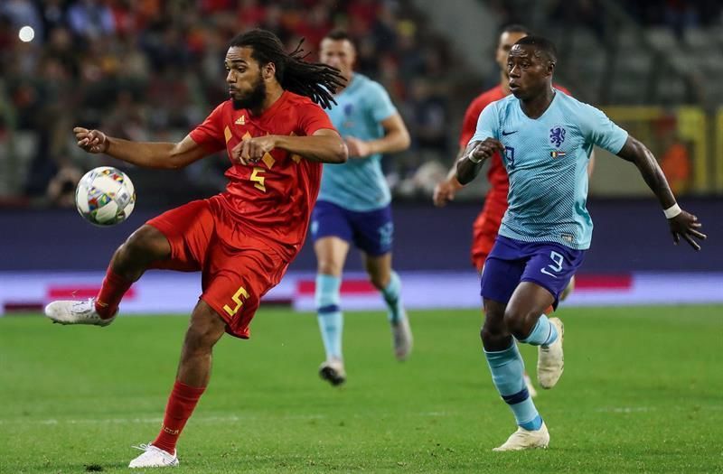 1-1. Bélgica y Holanda firman tablas