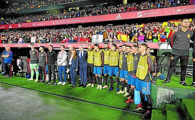 Bartra y Pau, espectadores del fiasco de España en su casa