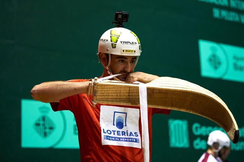 Goikoetxea y Aldabazal siguen firmes hacia el oro en cesta punta