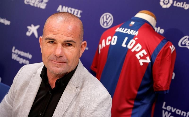 Paco López insiste con tres centrales para preparar la visita al Bernabéu