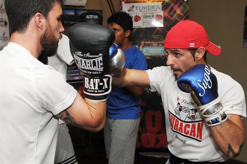 Saúl Tejada vuelve a ser homenajeado en velada 2 años después de su lesión