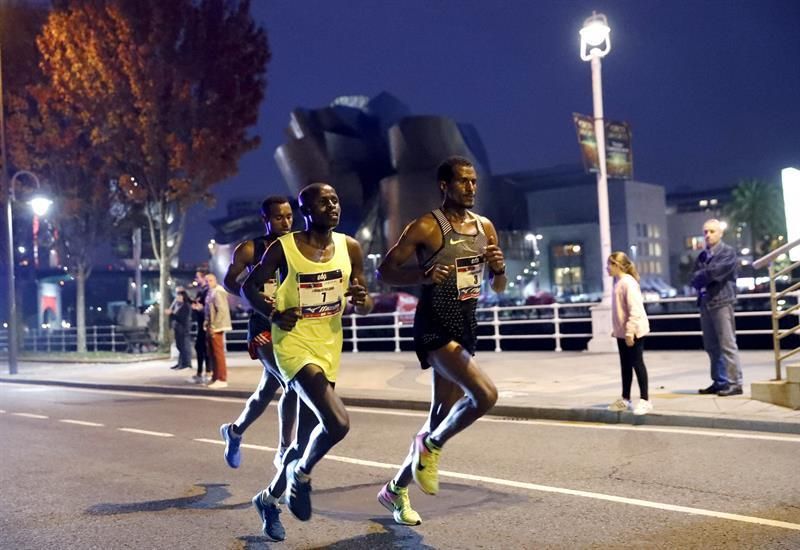 Los africanos Bekele y Nyetipei, ganadores de la maratón nocturna de Bilbao