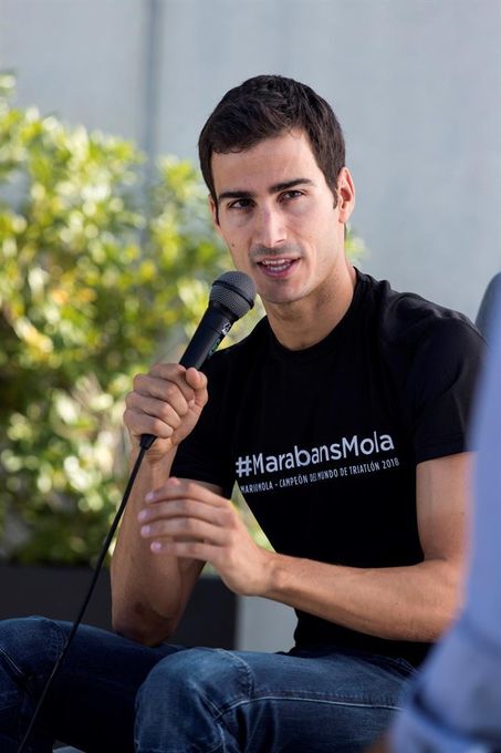 El tricampeón del mundo Mario Mola imparte una clase magistral en Mallorca