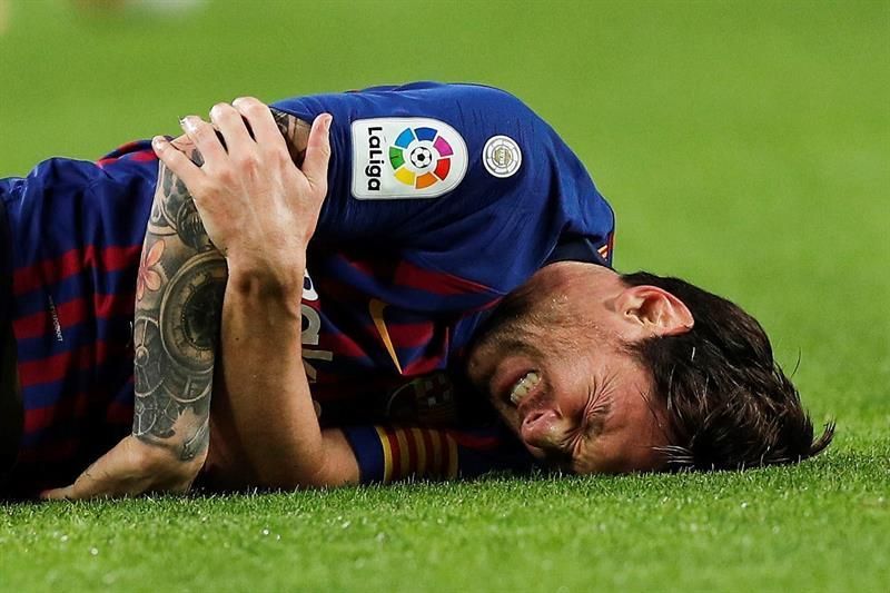 Messi, con fractura del radio derecho, estará tres semanas de baja