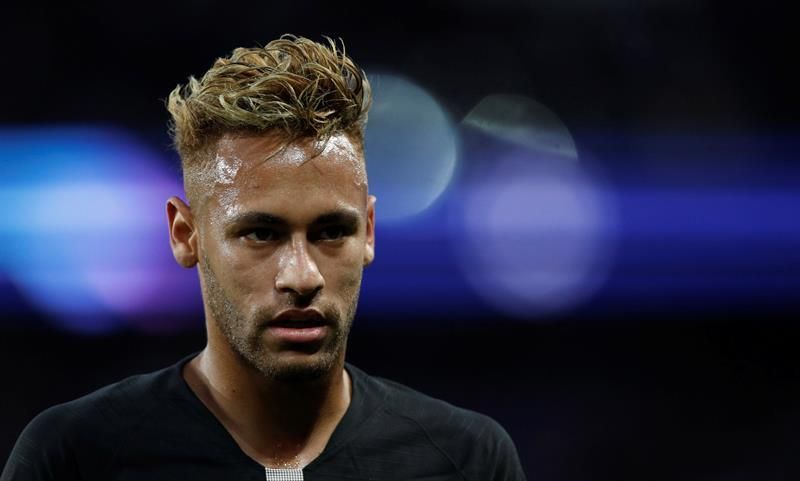 Bartomeu dice que no está prevista la vuelta de Neymar y aparca diseño escudo