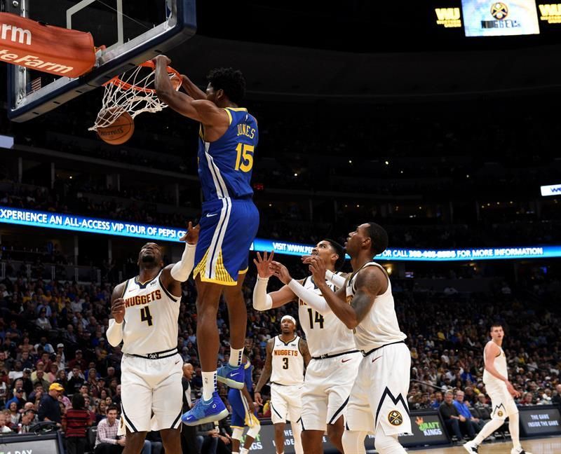 Nuggets quitan invicto a Warriors; Clippers ganan a Rockets, sin Paul