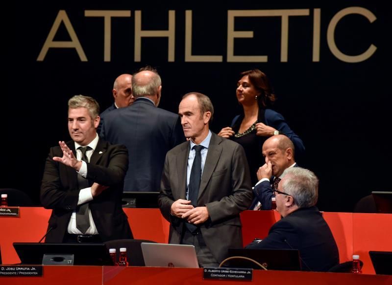 Urrutia se da un "aprobado alto" en lo deportivo y "buena nota" en lo económico