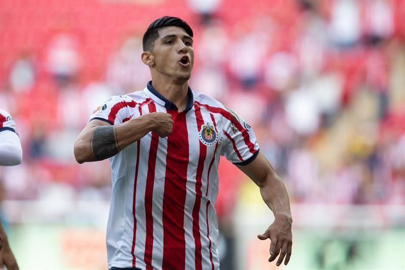 Alan Pulido quiere permanecer en Chivas pese a tener un torneo irregular