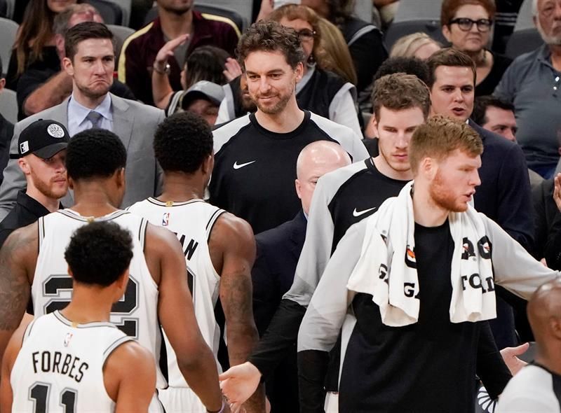 Pau Gasol hace líderes a Spurs