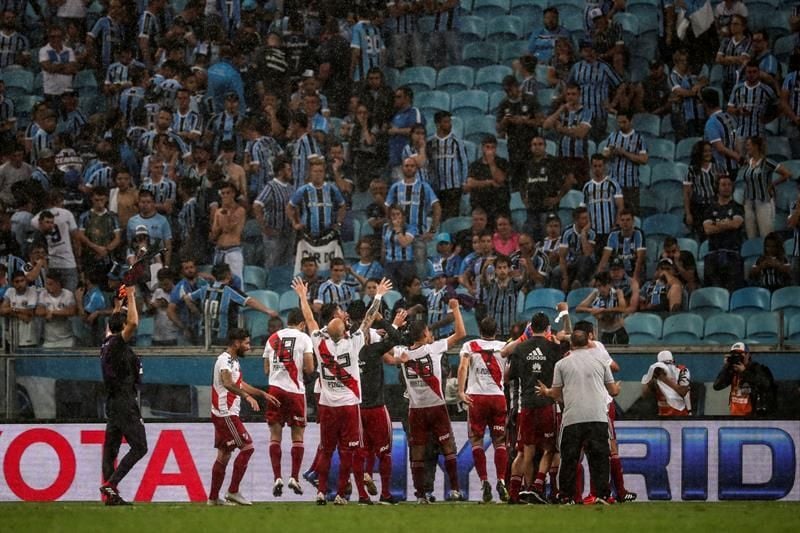River Plate regresa a Argentina arropado por la alegría de sus hinchas