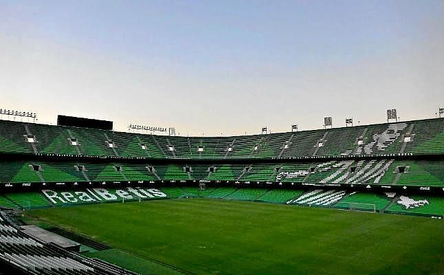 El Betis medita instalar pantallas en los baños del estadio