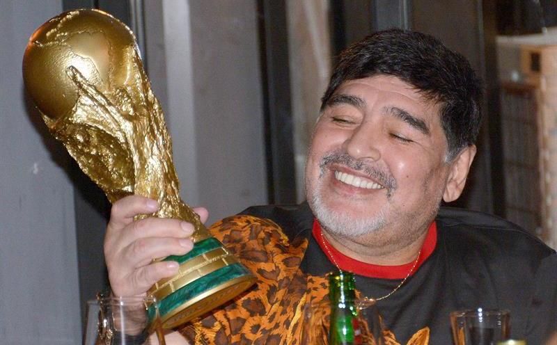 Maradona encabezó una recaudación de fondos para damnificados en Sinaloa