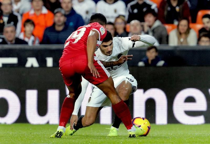 El Valencia repite alineación para mantener sus opciones de seguir en Europa