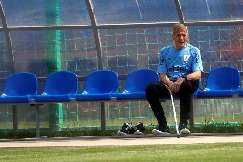 Tabárez, sin finalistas de Copa, convoca al defensor del Levante Erick Cabaco