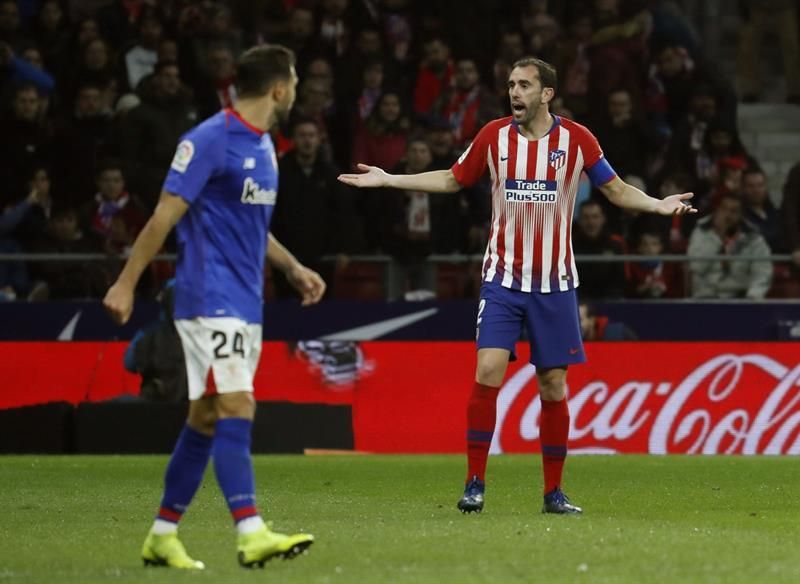 Godín prevé entre "20 días y un mes" de baja por una rotura en los isquiotibiales