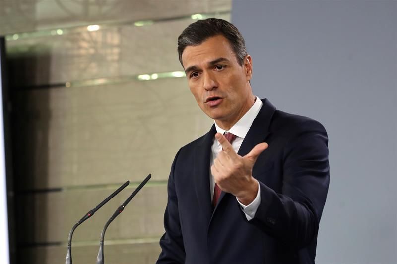 El presidente Pedro Sánchez felicita a Sandra Sánchez y a Damián Quintero