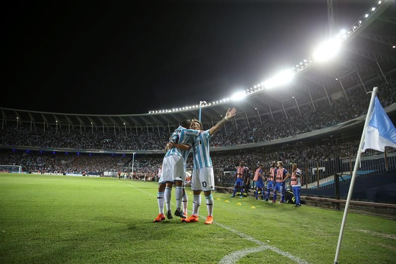 Racing no detiene su marcha y continúa como líder cómodo de la Superliga de fútbol en Argentina