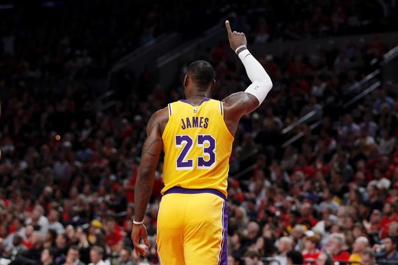 126-117. James se acerca al triple-doble y los Lakers siguen ganando